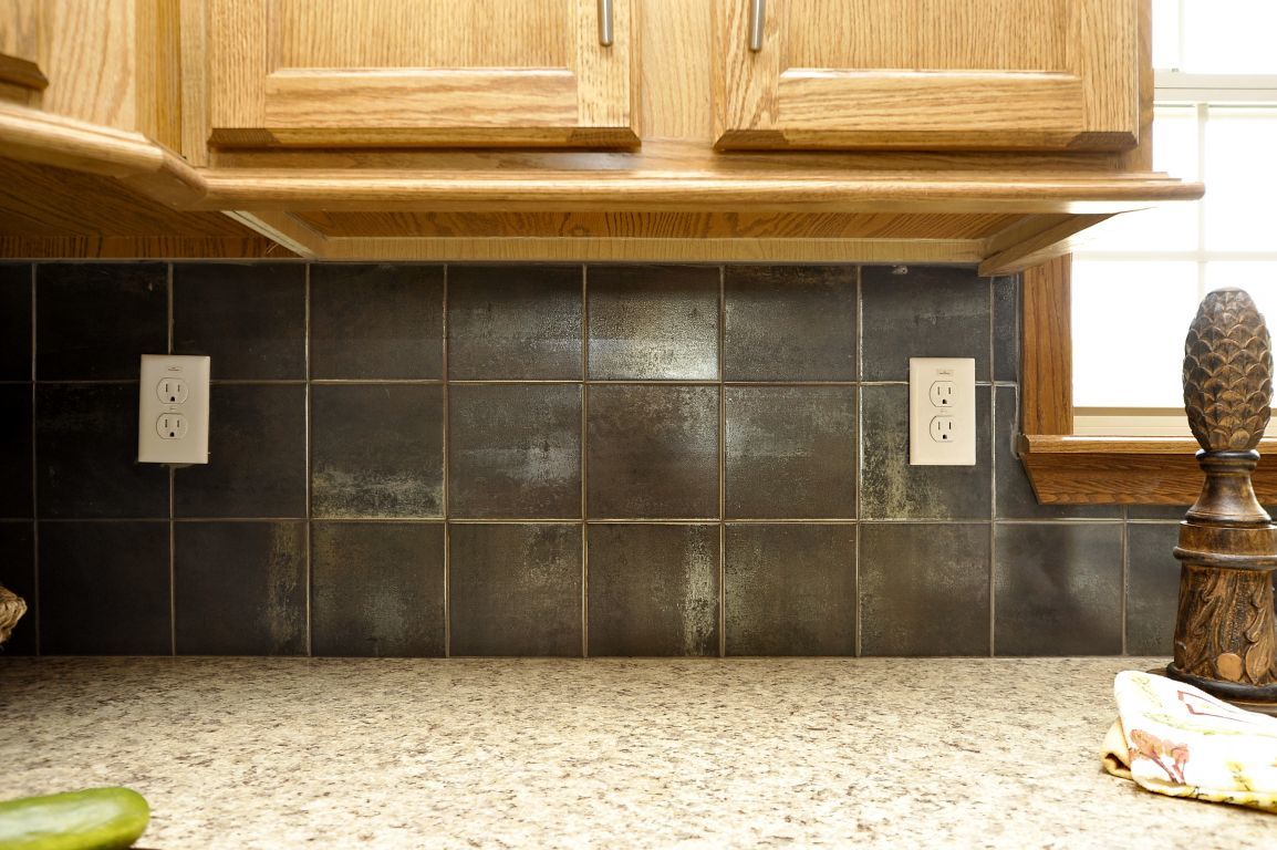 Full Backsplash with Linear Mosaic Ribbon | Pennwest Homes